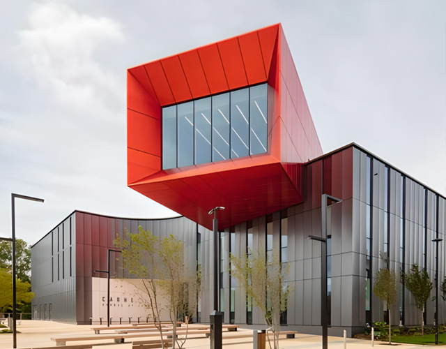 利兹贝克特大学